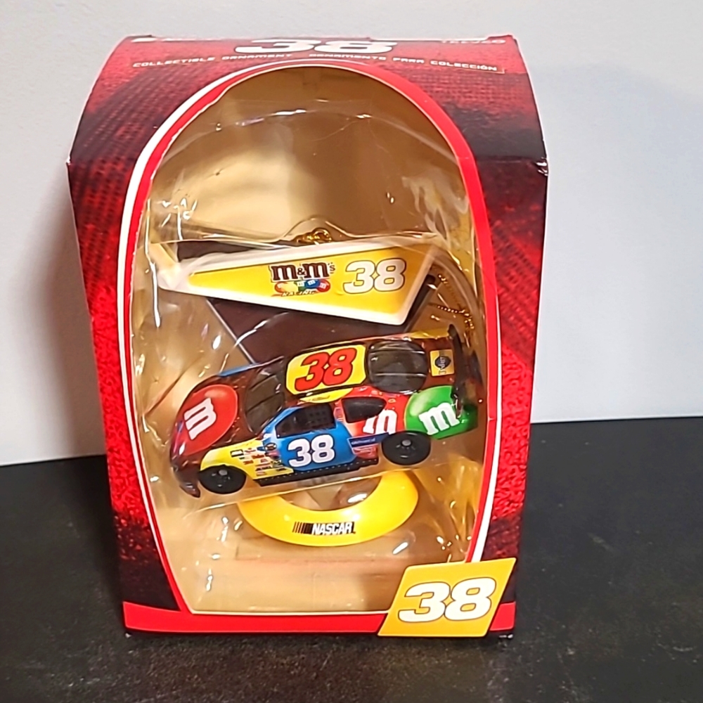 2007 Elliott Sadler Nascar #38 M&M's Race Car Ornament, New